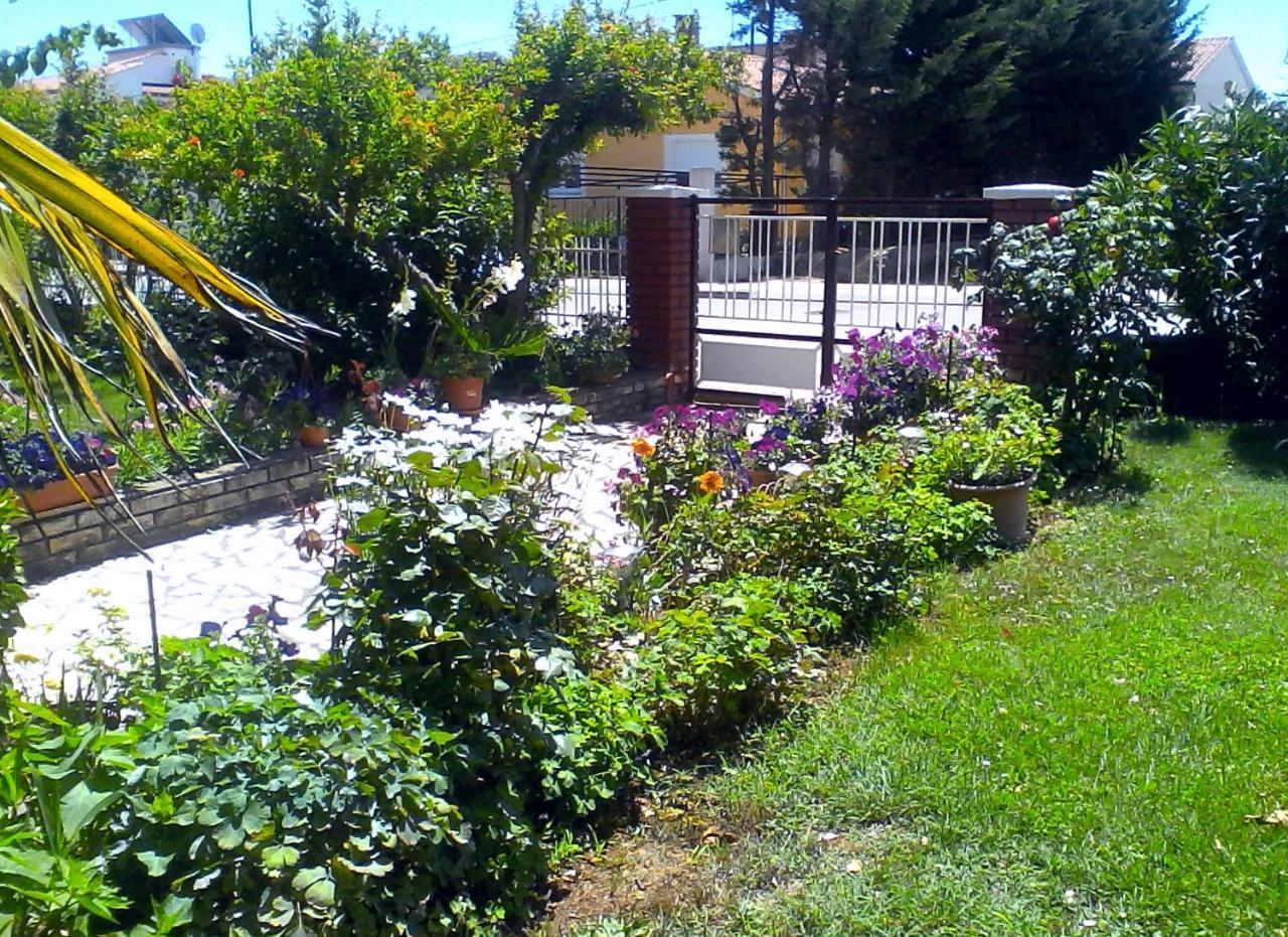 Lovely Apartment In โปแมร์ ภายนอก รูปภาพ